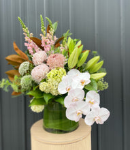 Load image into Gallery viewer, Vase Design