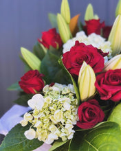 Load image into Gallery viewer, Lovers Box of Blooms