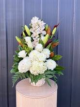 Load image into Gallery viewer, Ceramic Pot Arrangement