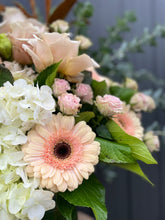 Load image into Gallery viewer, Vase Design