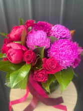 Load image into Gallery viewer, Vase Arrangements - Fish Bowl