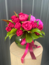 Load image into Gallery viewer, Vase Arrangements - Fish Bowl