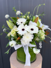 Load image into Gallery viewer, Vase Design