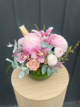 Load image into Gallery viewer, Vase Arrangements - Fish Bowl