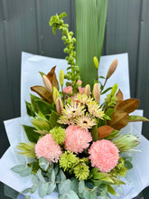 Load image into Gallery viewer, Presentation Bouquet
