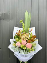 Load image into Gallery viewer, Presentation Bouquet
