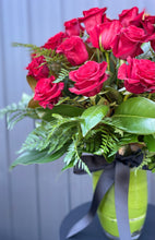 Load image into Gallery viewer, 21 Long Stem Roses In Vase
